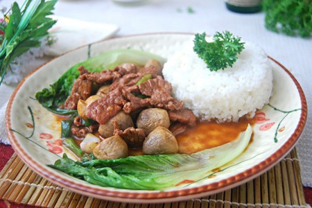 鲜菇牛肉拌饭