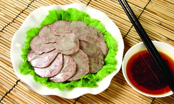 生菜拌牛肉